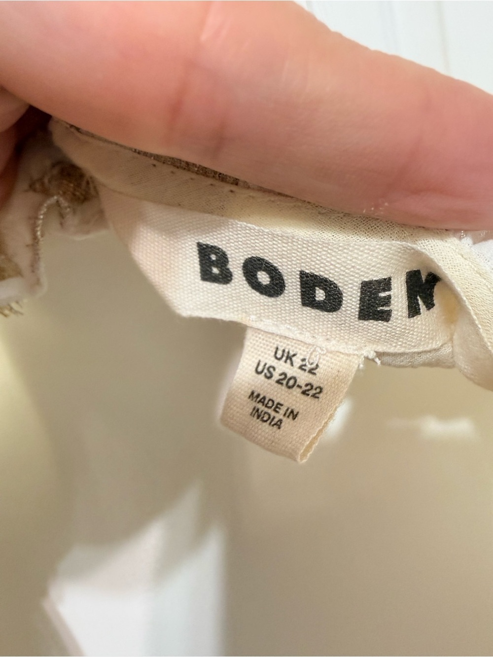 Boden metallic gold floral ruffle neckline and flutter sleeves plus size 20-22 - Picture 3 of 5